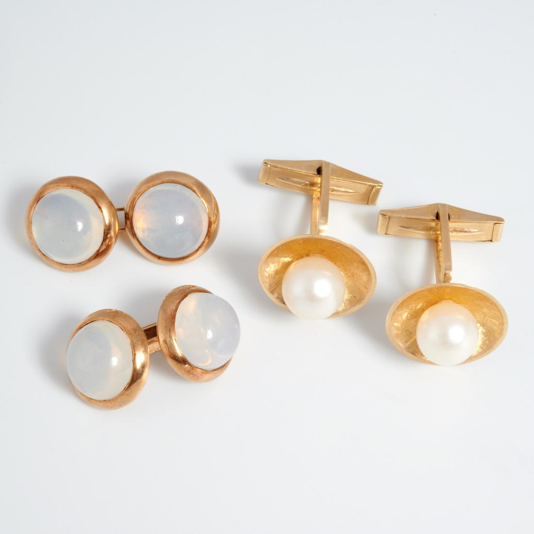(2) pair 14k yellow gold gents cufflinks: (2) pair 14k yellow gold gents cufflinks, 20th c., (1) pair circular disc and center pearl, approx. .7" dia., marked 14k, (1) pair moonstone spheres set in gold, unmarked, tested 14K, total both 12.2