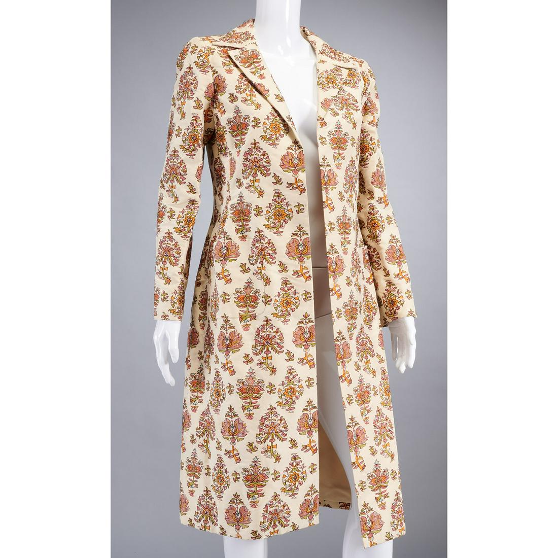 Oscar de la Renta embroidered silk coat: Oscar de la Renta embroidered silk coat, early 2000's, retailed by Saks Fifth Ave., cream with Asian inspired embroidered print, (2) front pockets, back center slit, open front, size 8, approx. 38"b, 