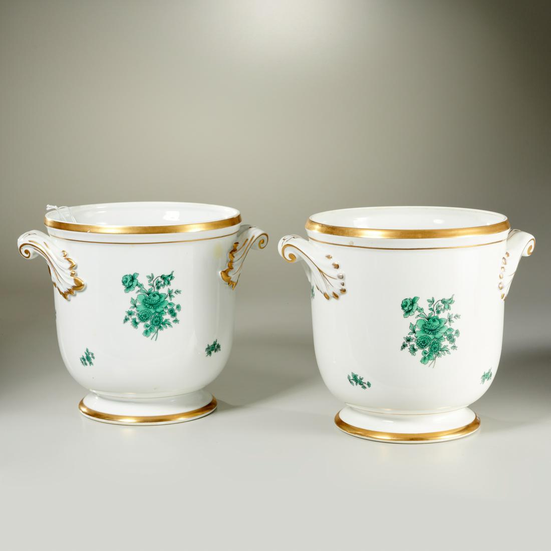 Pair Continental porcelain cachepots (1 of 5)