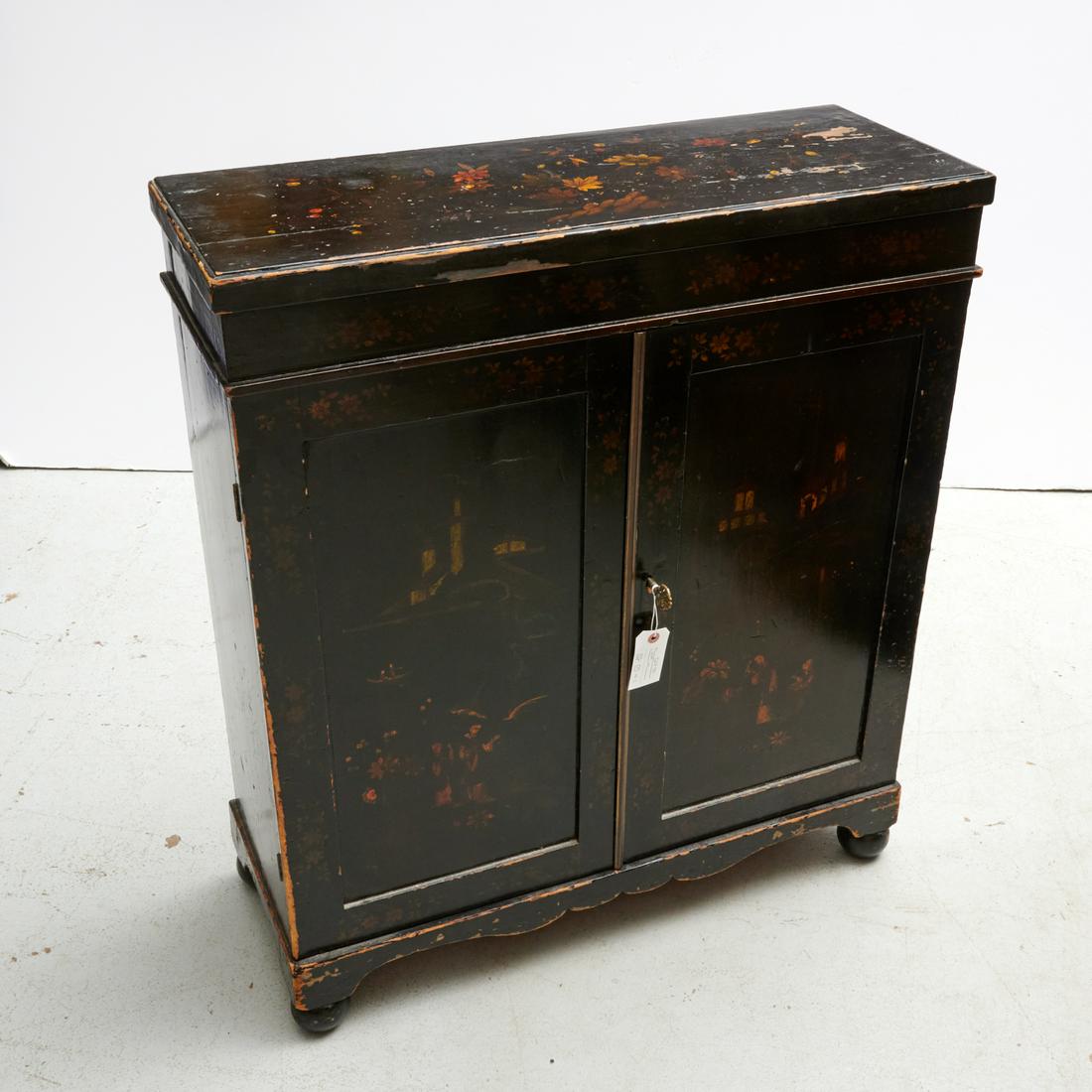 Vintage Chinoiserie lacquered cabinet (1 of 5)