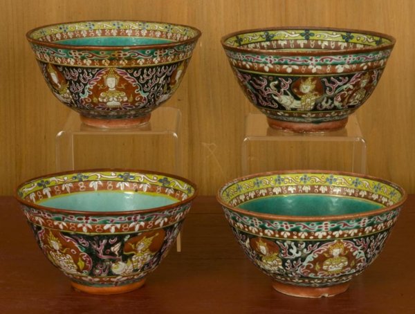 (4) antique Chinese Thai market Bencharong bowls: (4) antique Chinese Thai market Bencharong bowls, 19th Century, of typical fire-color design, 3"h x 5.5"dia. Provenance: The Doris Duke Charitable Foundation