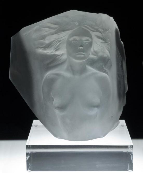 Frederick Elliot Hart (1943-1999, American), sculp: Frederick Elliot Hart (1943-1999, American), sculpture, Female nude, acrylic sculpture, signed "Hart", 10"h x 11"w x 8.5"d Note: Lighted pedestal not included