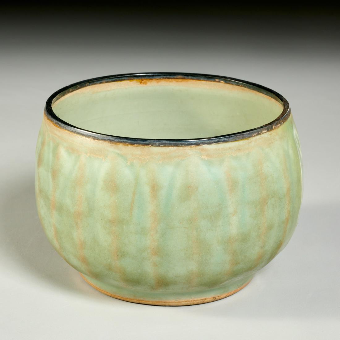 Chinese "Longquan" celadon Lotus bowl (1 of 5)