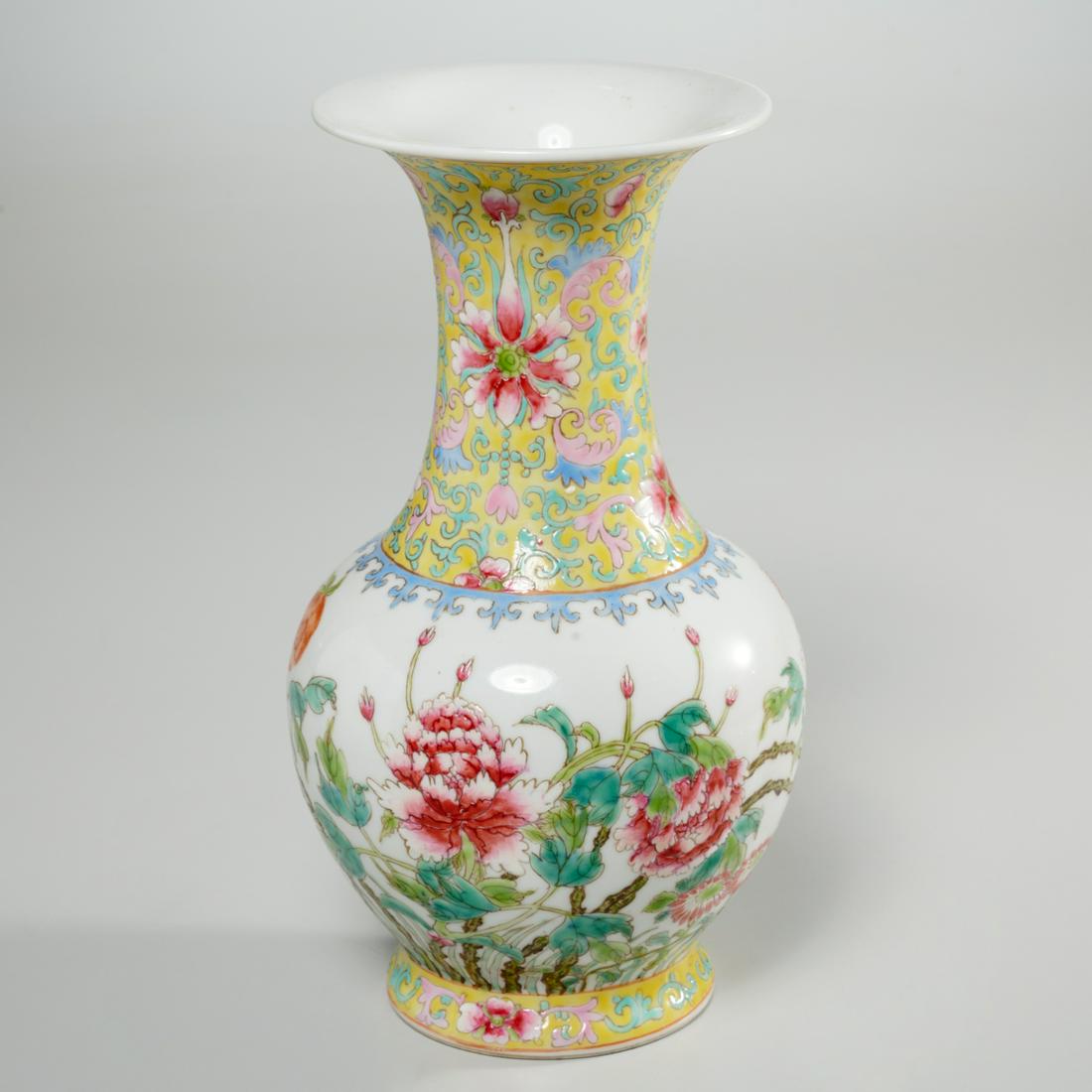 Nice Chinese famille rose porcelain vase (1 of 5)