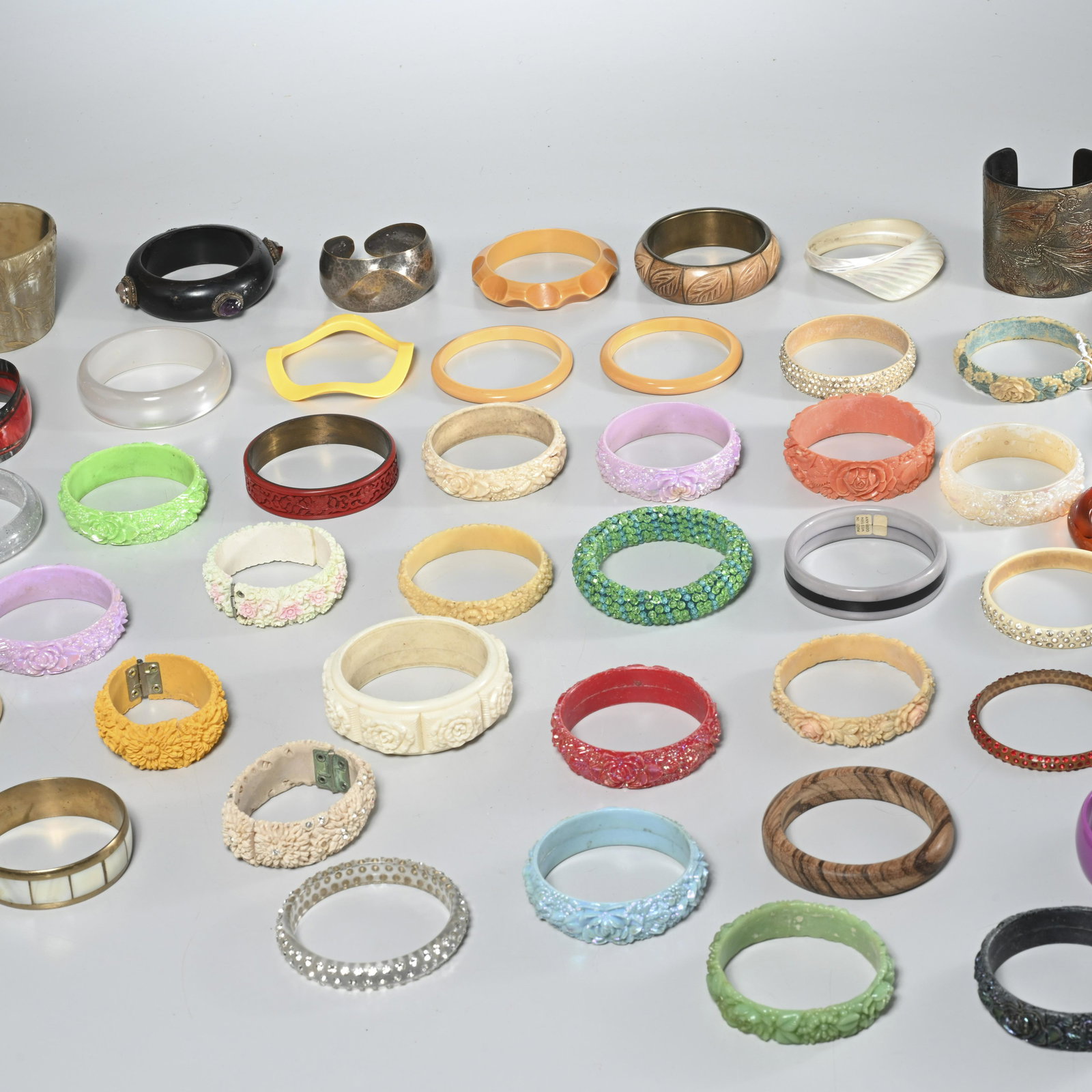 Collection funky retro bangles & cuff bracelets (1 of 7)