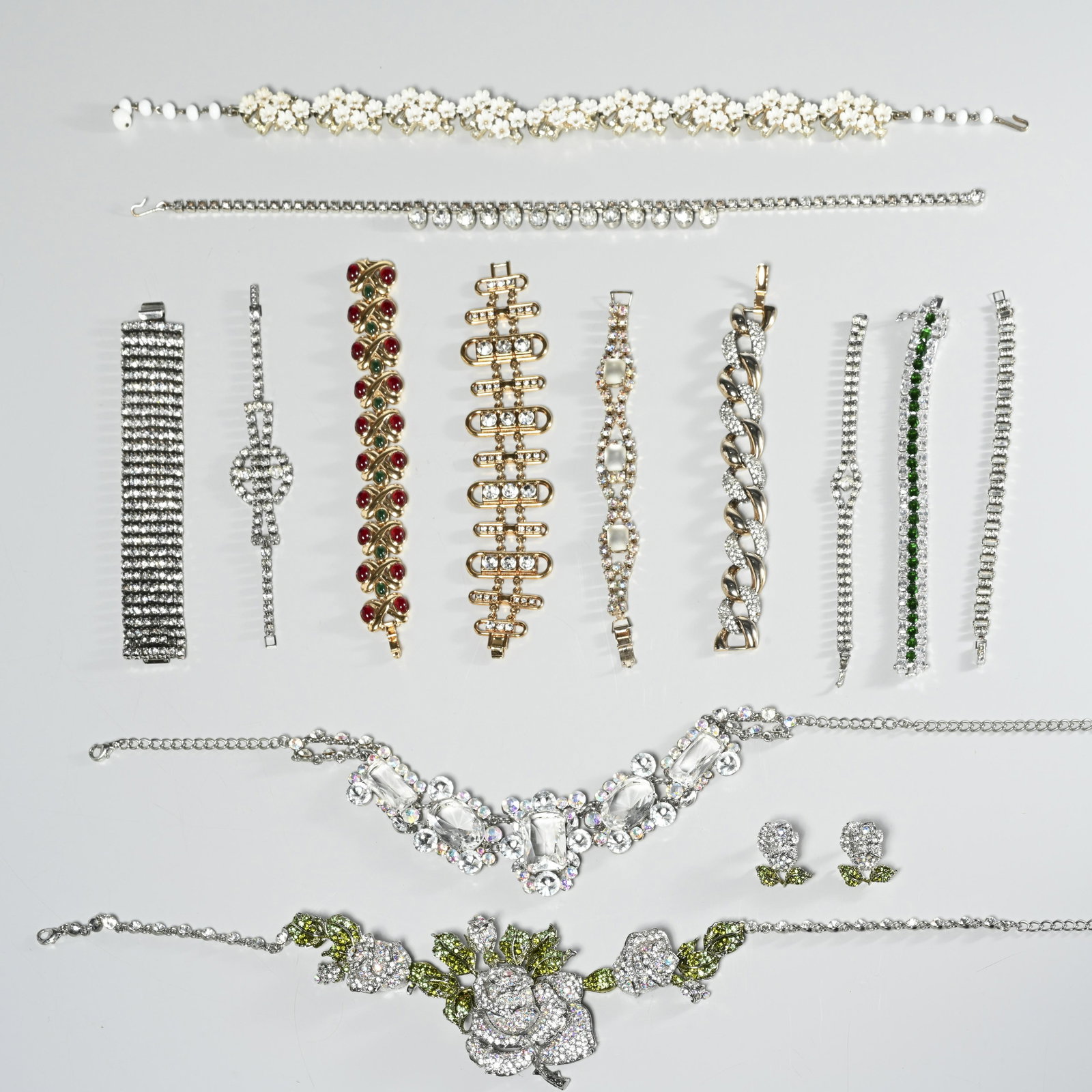 Group glitz & glamour costume jewelry (1 of 6)