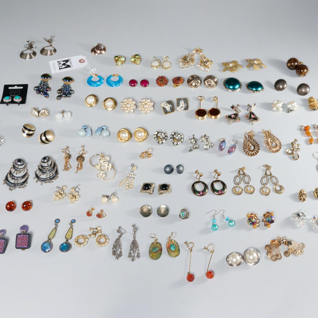 Large grouping costume fashion earrings (1 of 6)