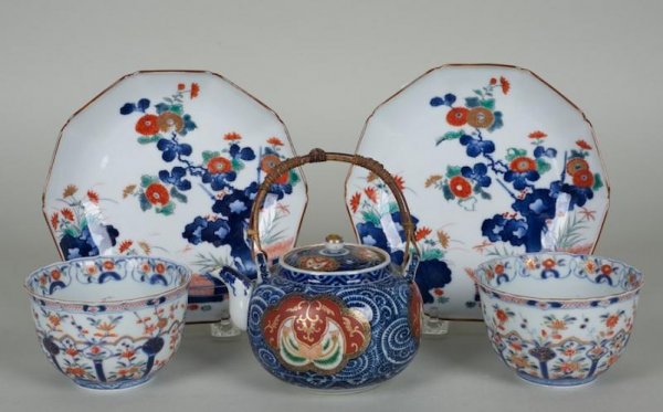 Antique Japanese Imari porcelain teapot, cups and d: Antique Japanese Imari porcelain teapot, cups and dishes, 19th century, (5) pieces, 7"dia.