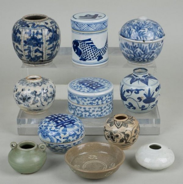 Group antique Chinese and Korean boxes and jarlets: Group antique Chinese and Korean boxes and jarlets, Sung Dynasty and later, (11) pieces, largest: 4.5"h x 4.5"dia., smallest: 3"dia.