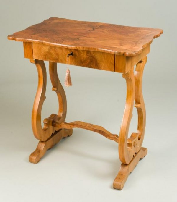 Biedermeier figured walnut work table: Biedermeier figured walnut work table, 19th century, 29.5"h x 26.75"w x 18.5"d
