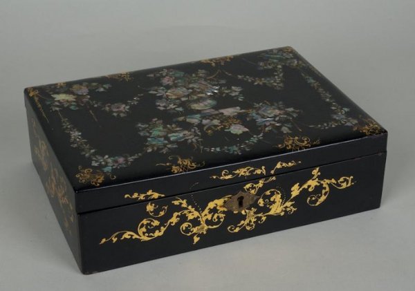 Victorian papier mache sewing box: Victorian papier mache sewing box, 19th century, 10"l x 7"w