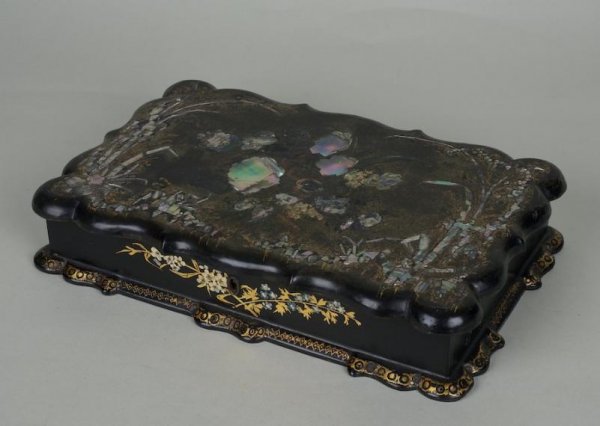 Victorian papier mache games box: Victorian papier mache games box, 19th century, 11"l x 7"w