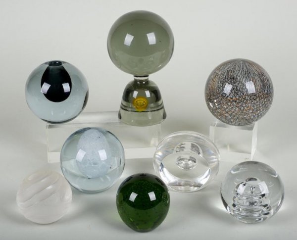 (8) Scandinavian and Italian studio glass objects: (8) Scandinavian and Italian studio glass objects, 20th century, signed illegibly, largest: 7"h x 4"dia.