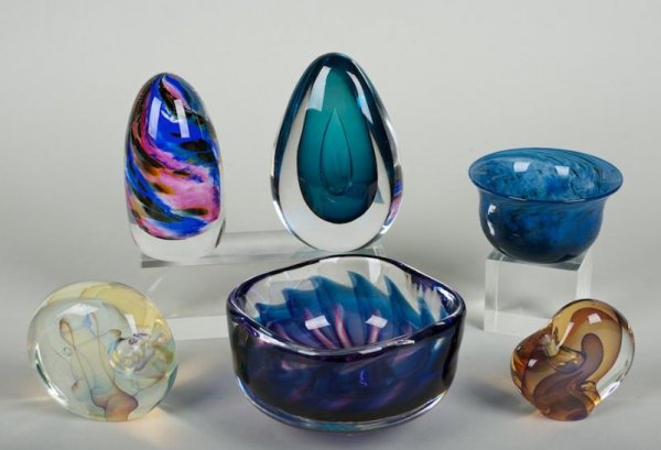 (6) studio glass objects by Loumani, Vallien, etc: (6) studio glass objects by Loumani, Vallien, etc., 20th century, incl. bowl attrib. to Floris Meydam and Kosta, largest: 3"h x 6"dia.