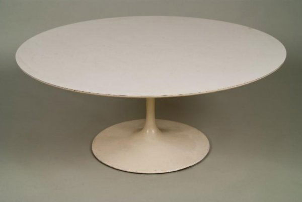 Eero Saarinen for Knoll Tulip coffee table: Eero Saarinen for Knoll Tulip coffee table, 20th century, with circular top, 15"h x 36"dia.