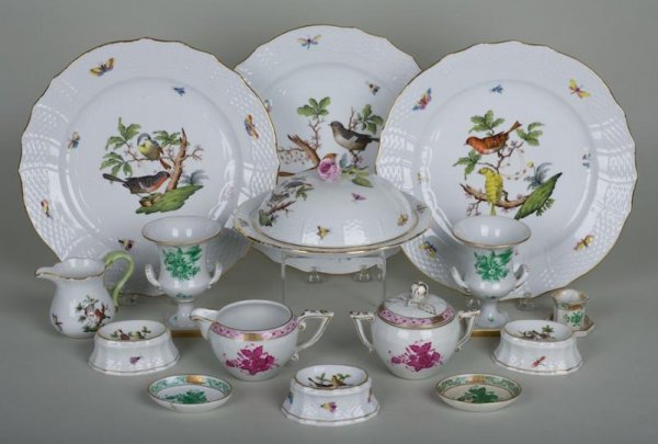 Collection Herend Rothschild and porcelain dinner: Collection Herend Rothschild and porcelain dinnerware, 20th century, approx. (15) pieces, dinner plates largest: 11"dia.