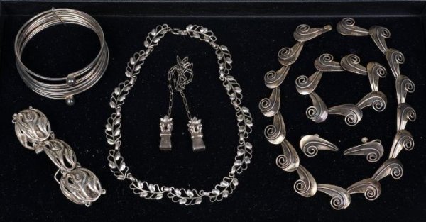 Group Mexican and Georg Jensen silver jewelry ite: Group Mexican and Georg Jensen silver jewelry items, 20th century, (8) pieces, largest: 15"l, approx. 7 ozt.