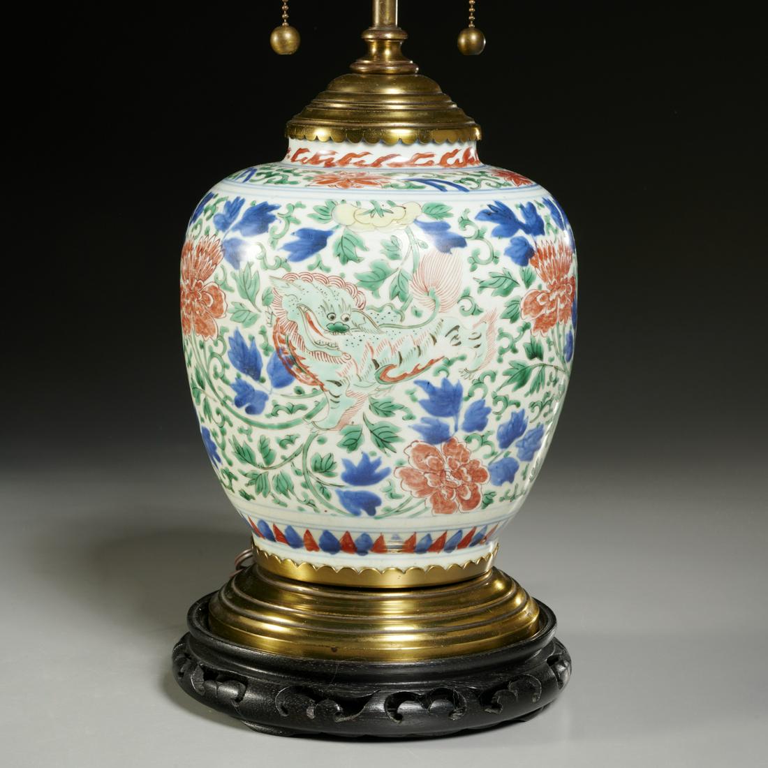 Chinese Wucai porcelain jar lamp (1 of 6)