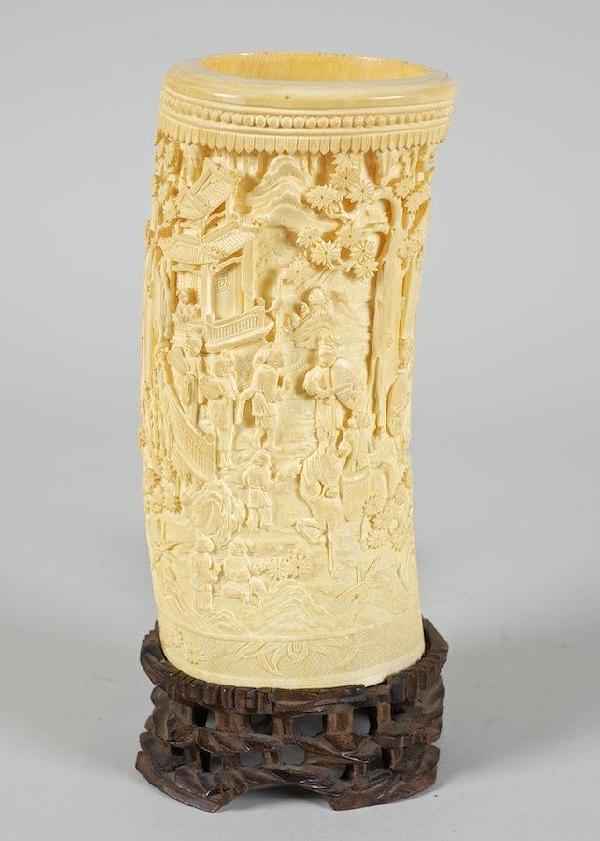 Antique Chinese carved ivory tusk table lamp: Antique Chinese carved ivory tusk table lamp, Qing Dynasty, with hardwood stand and original box, 9.25"h x 4.5"w (ivory), 11.5"h (total)