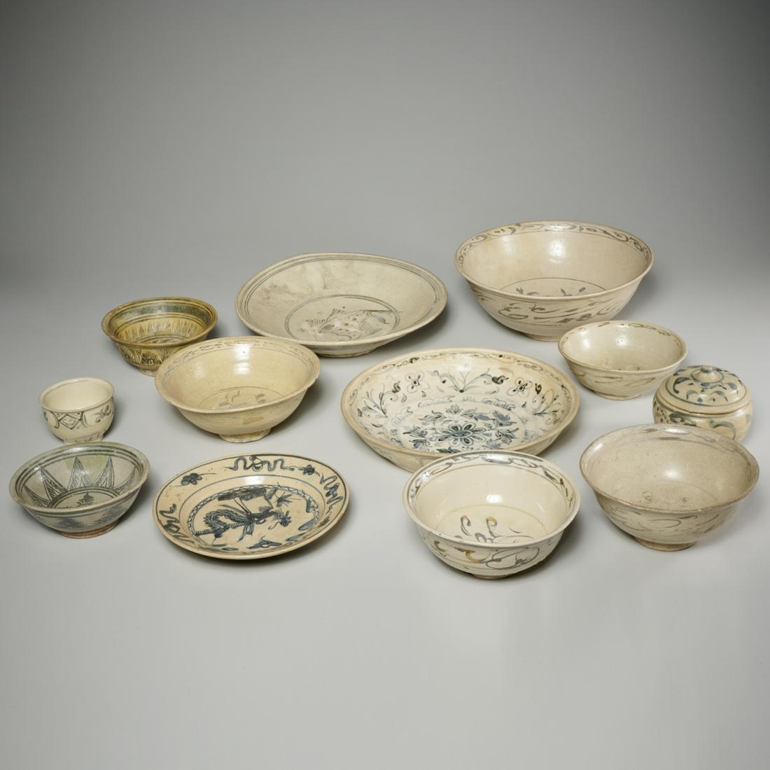 Group (12) Swatow & Sukhothai porcelain wares (1 of 5)