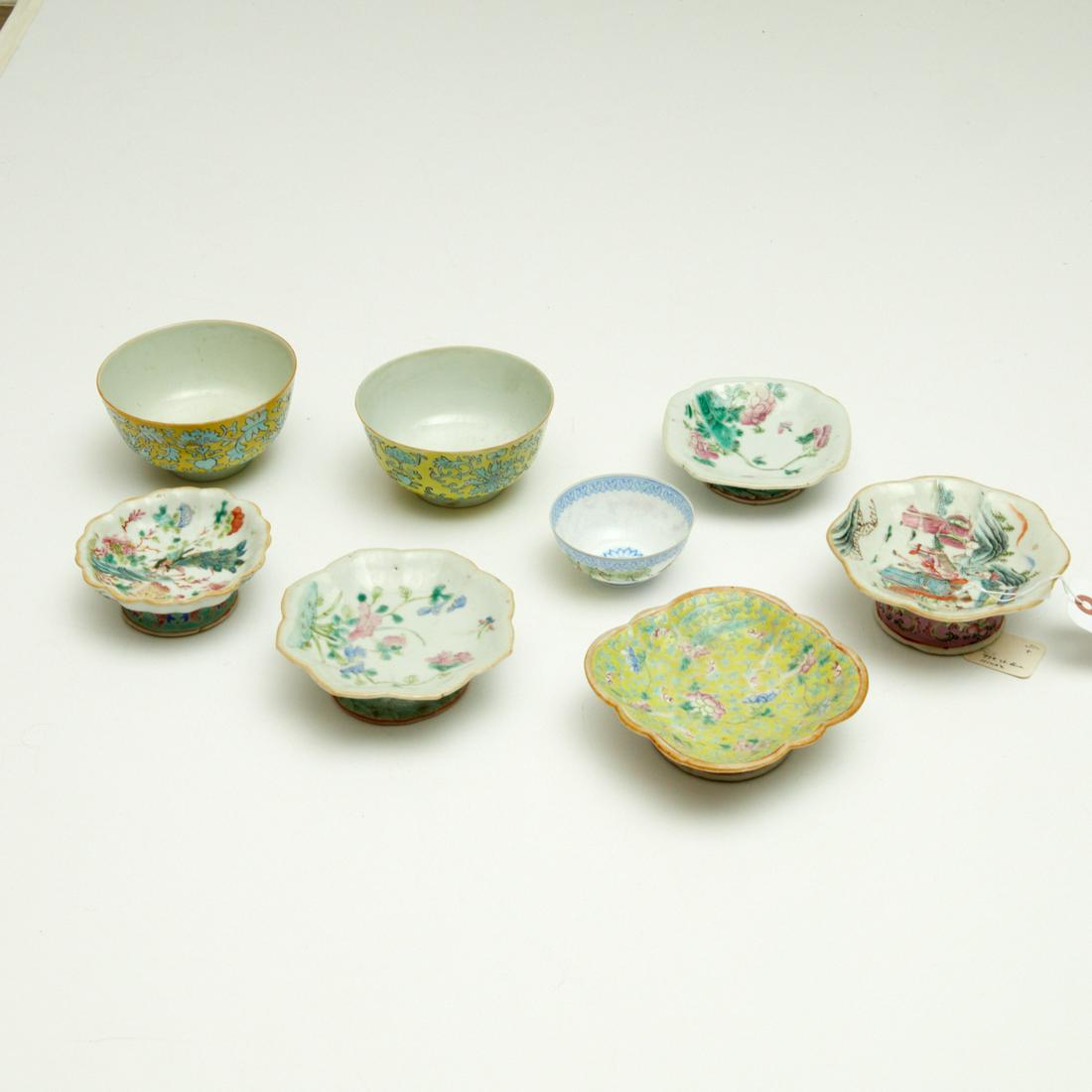 Group Chinese polychrome decorated porcelains (1 of 6)