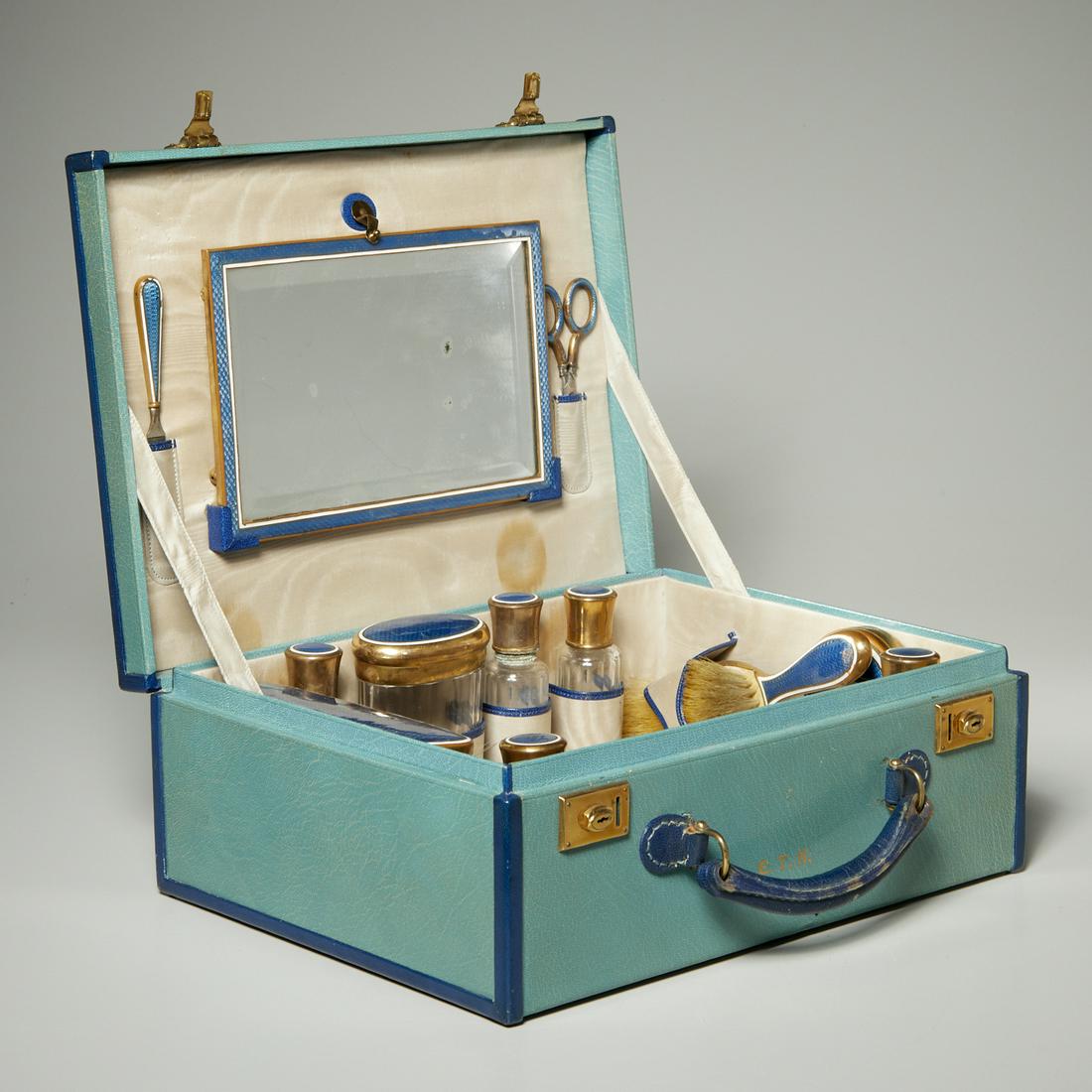 Vintage travel vanity case with enamel accessories (1 of 5)