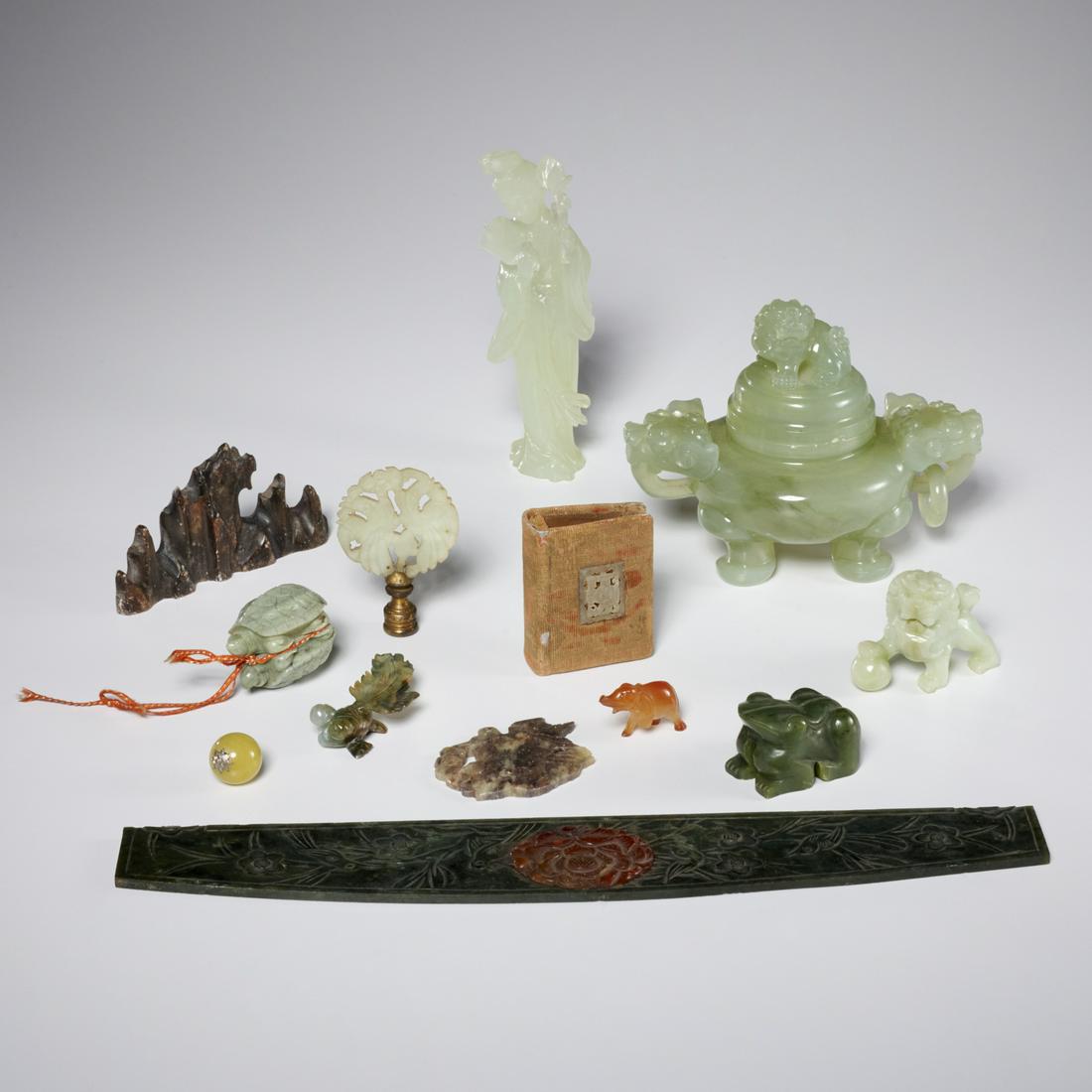 Group Chinese carved hardstone objects (1 of 6)