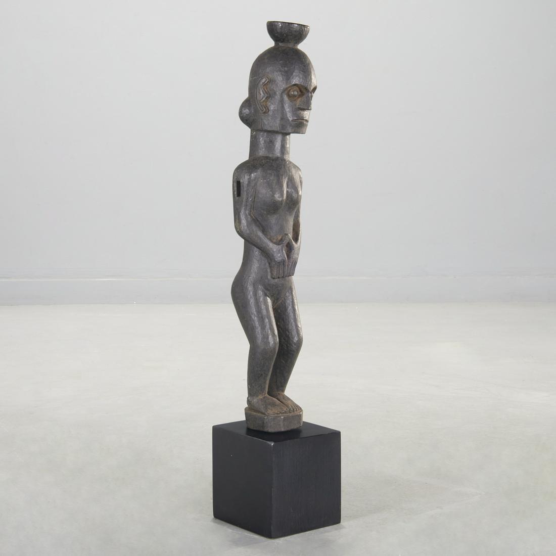 Large Batak Sumatra carved wood female figure (1 of 5)