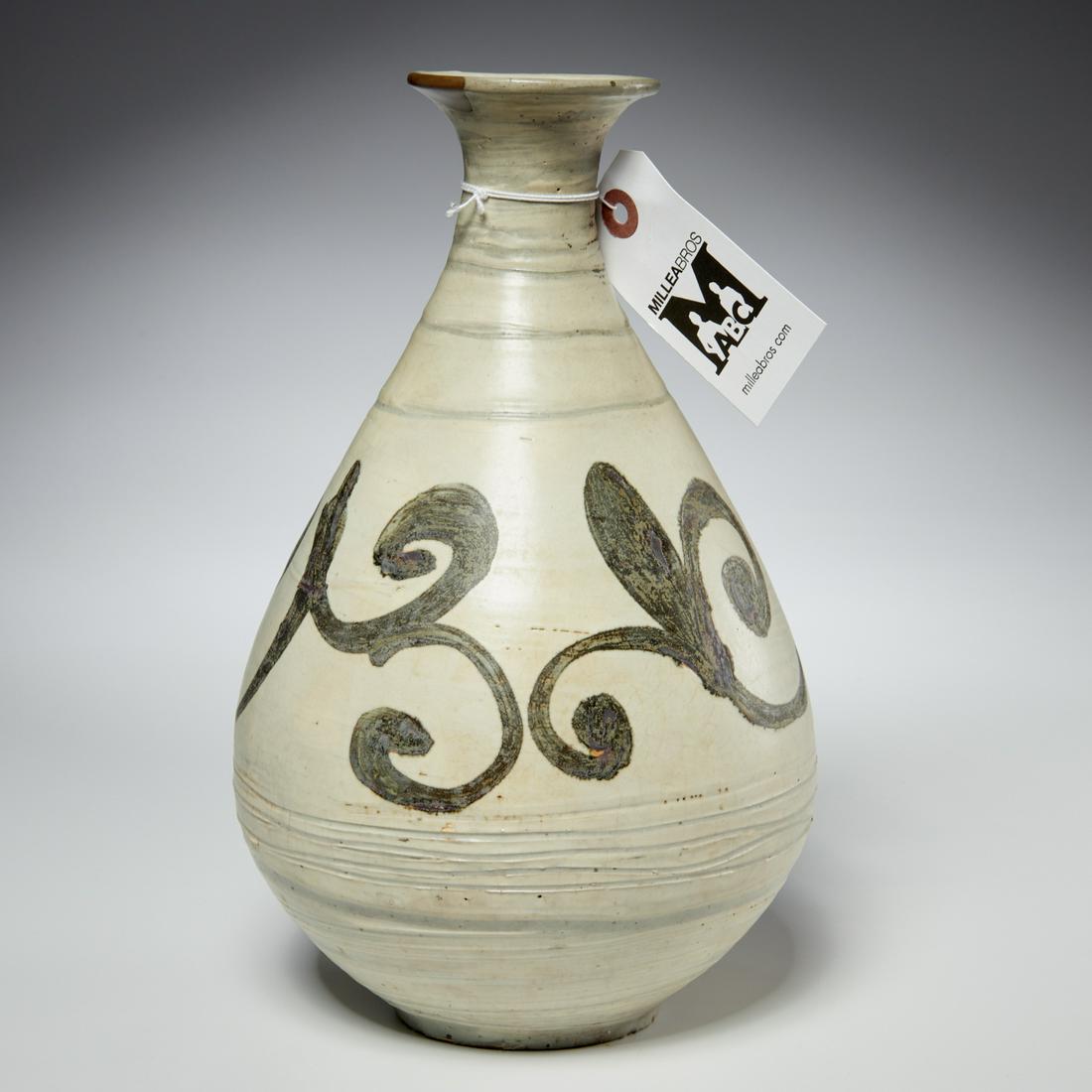 Korean Joseon pear-shaped vase (1 of 5)