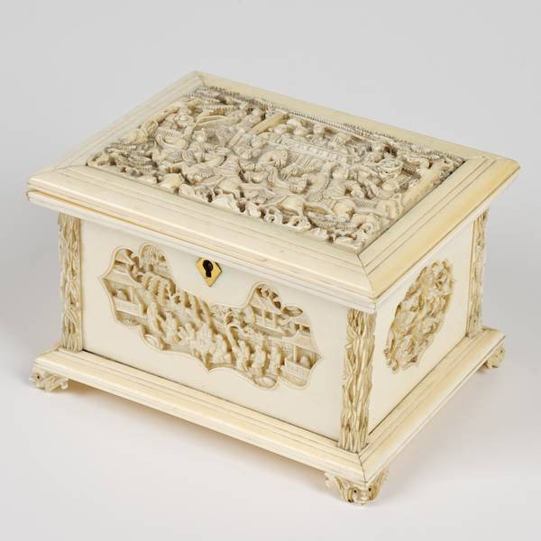 Nice quality Chinese Export carved ivory casket: Nice quality Chinese Export carved ivory casket, 19th c., gilt metal mounts, 3.5"h x 5.5"l x 4.25"d