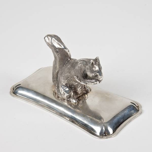 Charles C. Rumsey (1873-1922, American), sculptur: Charles C. Rumsey (1873-1922, American), sculpture, Squirrel, sterling silver, unsigned, the base by Howard & Co., 3.5"h x 6"l