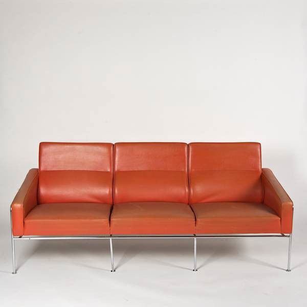 Arne Jacobsen for Fritz Hansen three-seat sofa: Arne Jacobsen for Fritz Hansen three-seat sofa, Mid 20th c., steel frame with vinyl seating, 28"h x 72"l x 28"d