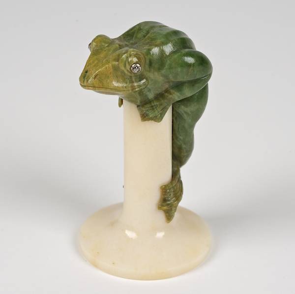 Faberge style hardstone and diamond frog: Faberge style hardstone and diamond frog, 20th c., unmarked, with diamond eyes on a post-like perch, 3.5"h x 1.75"dia.