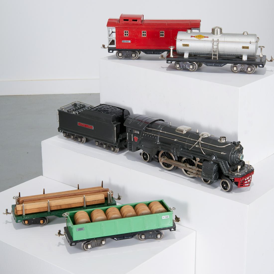 Vintage Lionel 392E locomotive, tender & cars (1 of 10)