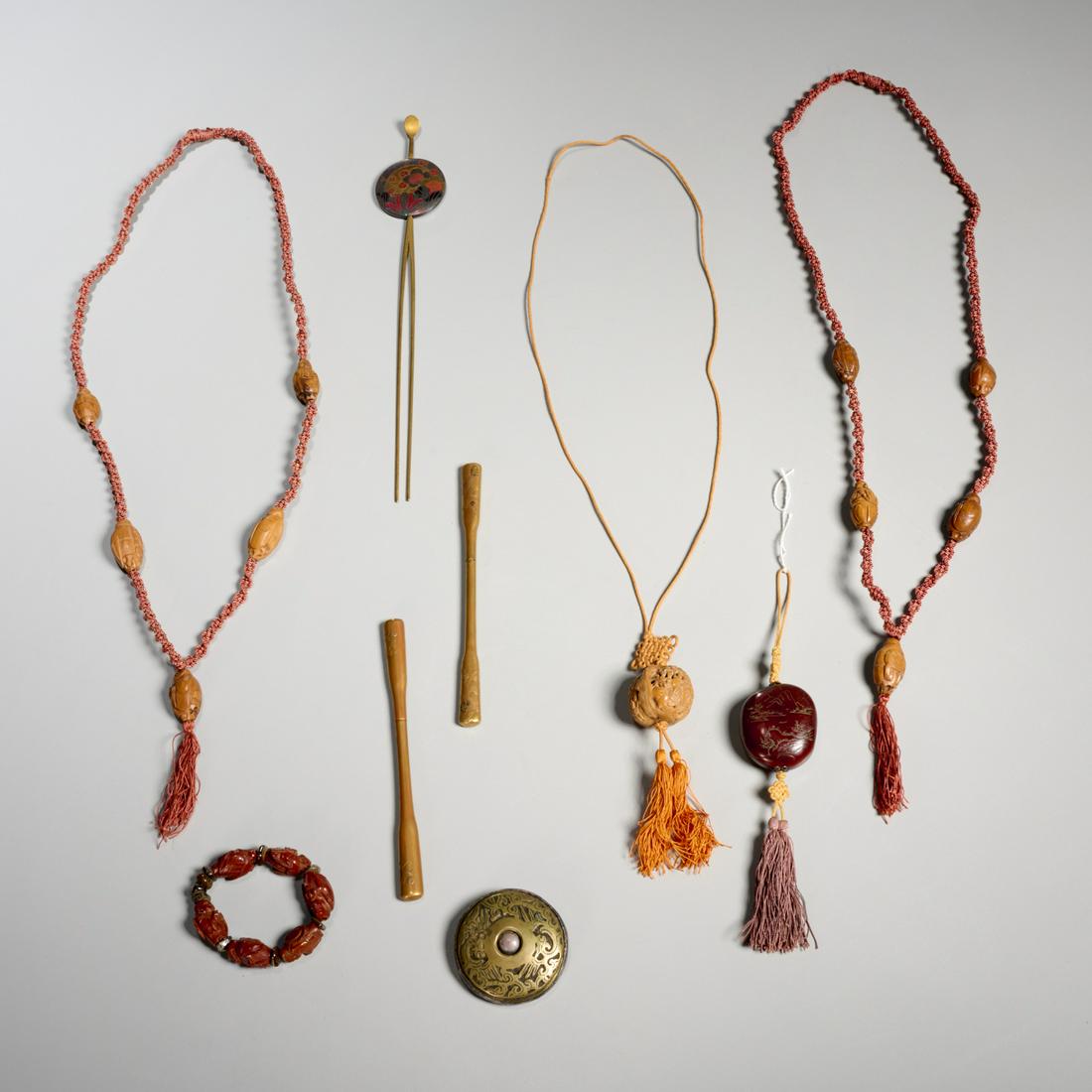 Group Chinese and Japanese jewelry and accessories (1 of 6)