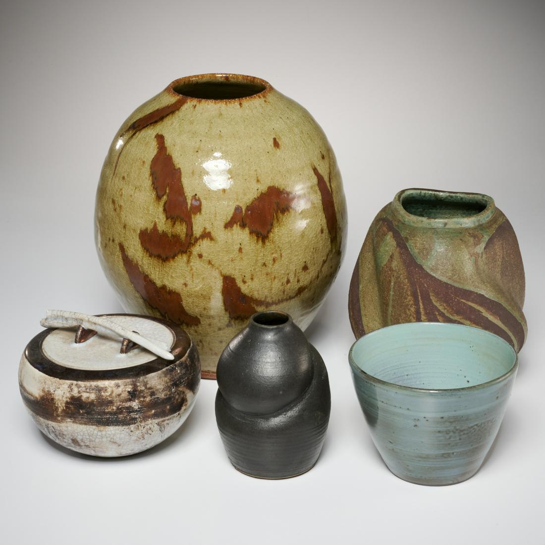 Signed studio pottery, incl. Malcolm Wright (1 of 13)