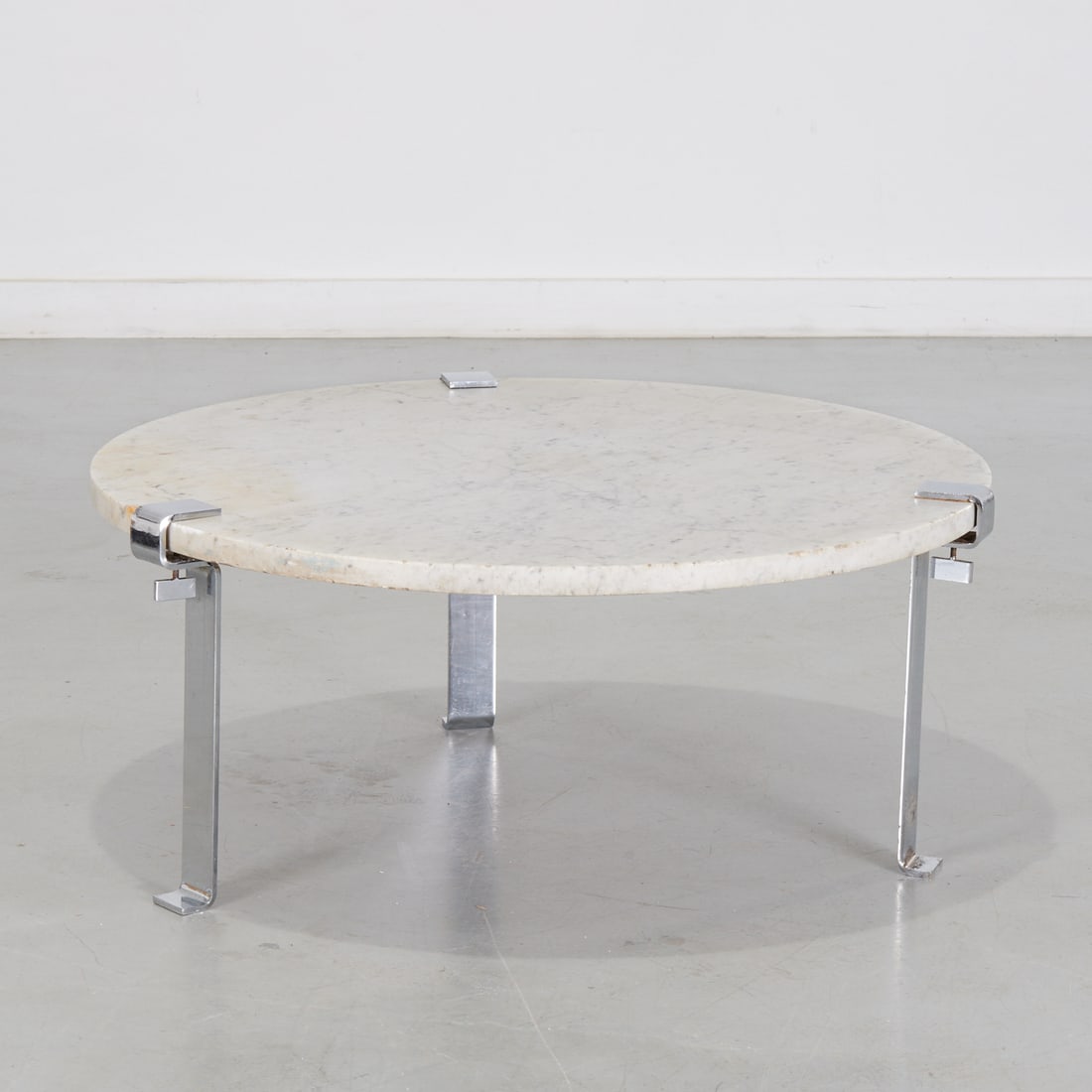 Francois Arnal, T9 coffee table: Francois Arnal, T9 coffee table, c. 1970, France, .75' round Carrera marble top, clamp-on chrome-plated legs, for Atelier A, Paris, 15"h x 34"dia