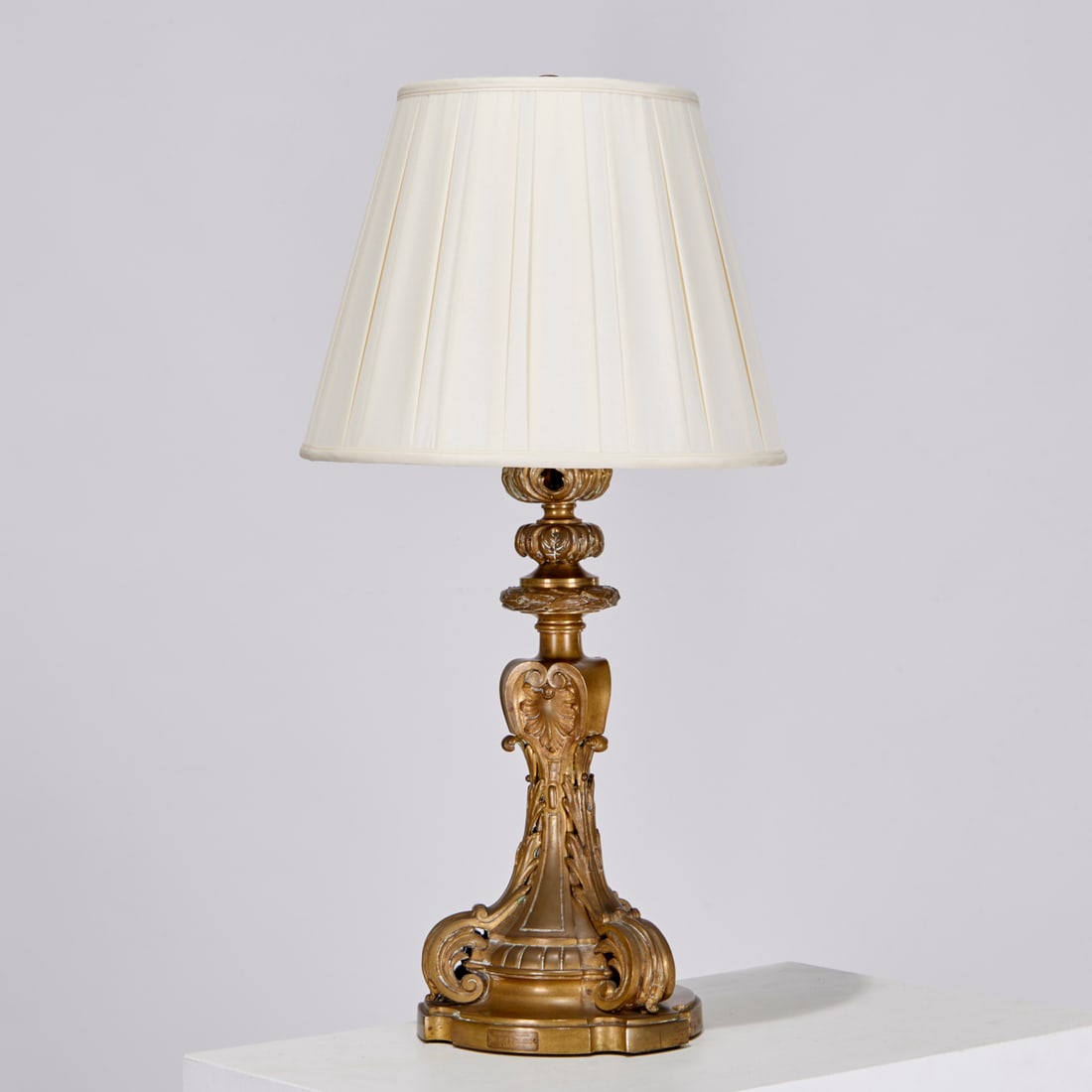Dutch Rococo bronze table lamp (1 of 6)