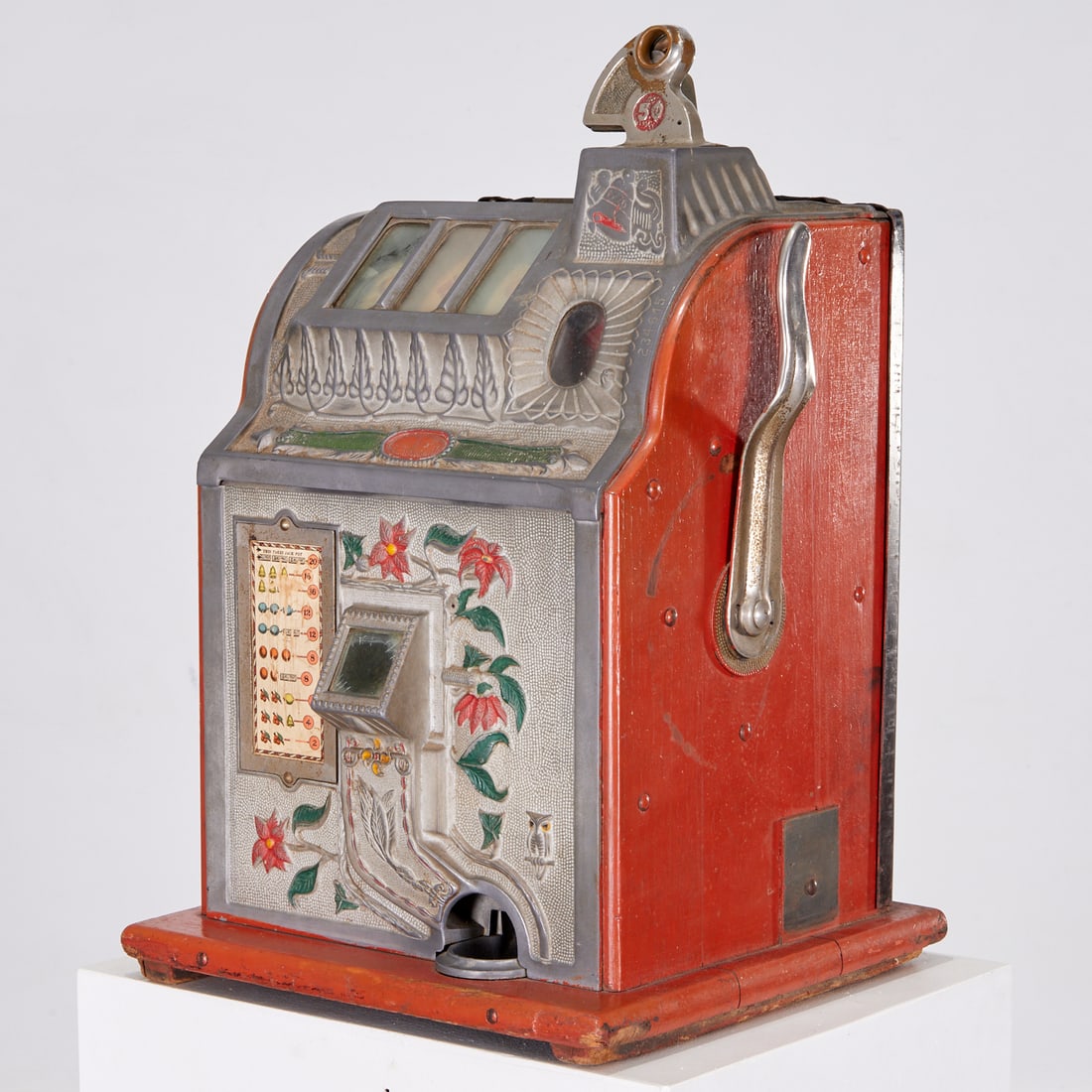 Mills Novelty Poinsettia 5-cent slot machine (1 of 6)