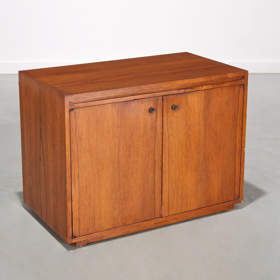 Modernist rosewood veneered cabinet: Modernist rosewood veneered cabinet, 20th c., with interior shelf, unmarked, 25.25"h x 34"w x 19"d
