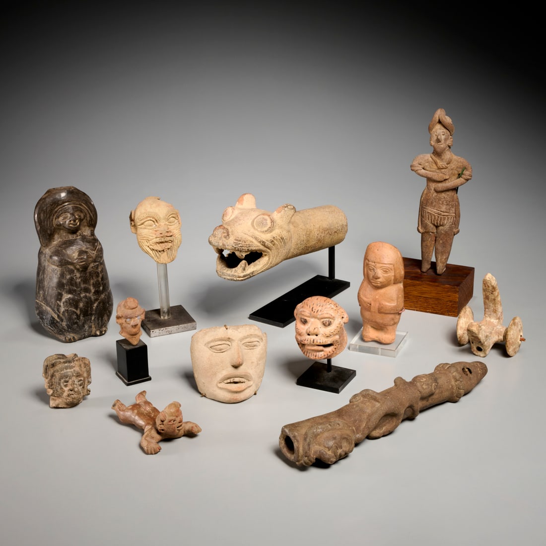 Collection pottery antiquities, incl. Humbaba (1 of 9)