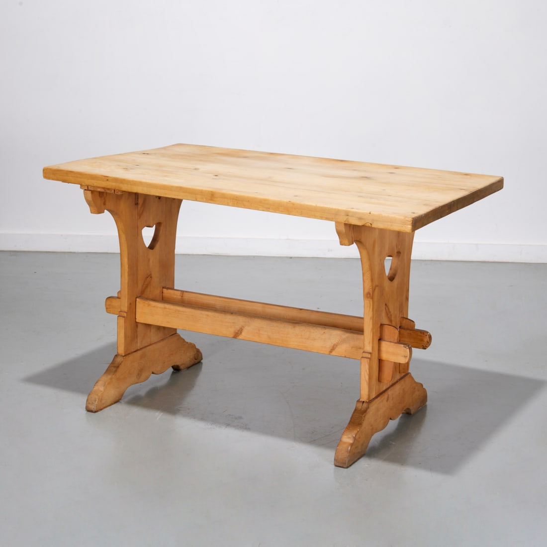 Country pine trestle table (1 of 5)