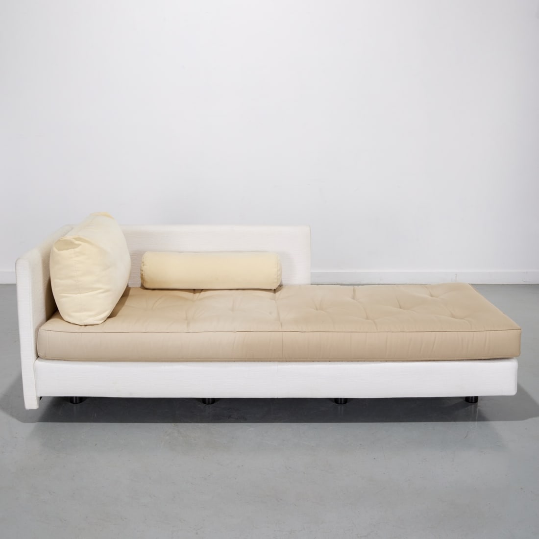 Ligne Roset, "Nomade" grade dormeuse: Ligne Roset, "Nomade" grade dormeuse, 21st c., France, chaise lounge, the base upholstered in an oatmeal twill, the seat cushions in a light brown wool, and back cushions in yellow suede, raised on in