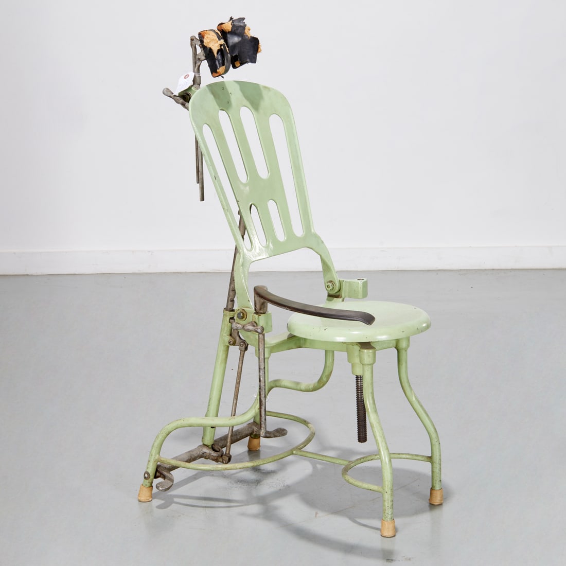 Vintage green enameled metal dental chair: Vintage green enameled metal dental chair, 20th c., ex Philip Pearlstein artist's studio, 42.5"h x 22"w x 29"d Provenance: The Estate of Philip Martin Pearlstein, NYC