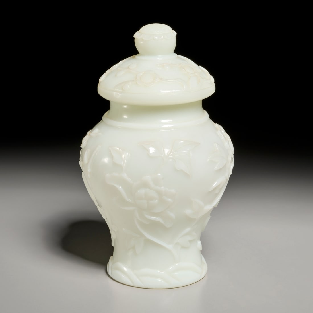 Antique Peking glass jar and cover (1 of 6)