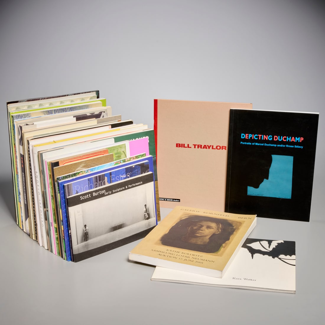 Exhibition catalogues, ex Philip Pearlstein Coll.: Exhibition catalogues, ex Philip Pearlstein Coll., Approx. (35) pieces, artists include Chuck Close, Robert Ryman, Janet Fish, Dorothea Rockburne, Wayne Thiebaud, William Bailey, Catherine Murphy, and