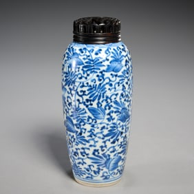 Chinese blue and white porcelain bottlle vase
