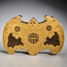 Chinese lacquer bat form box