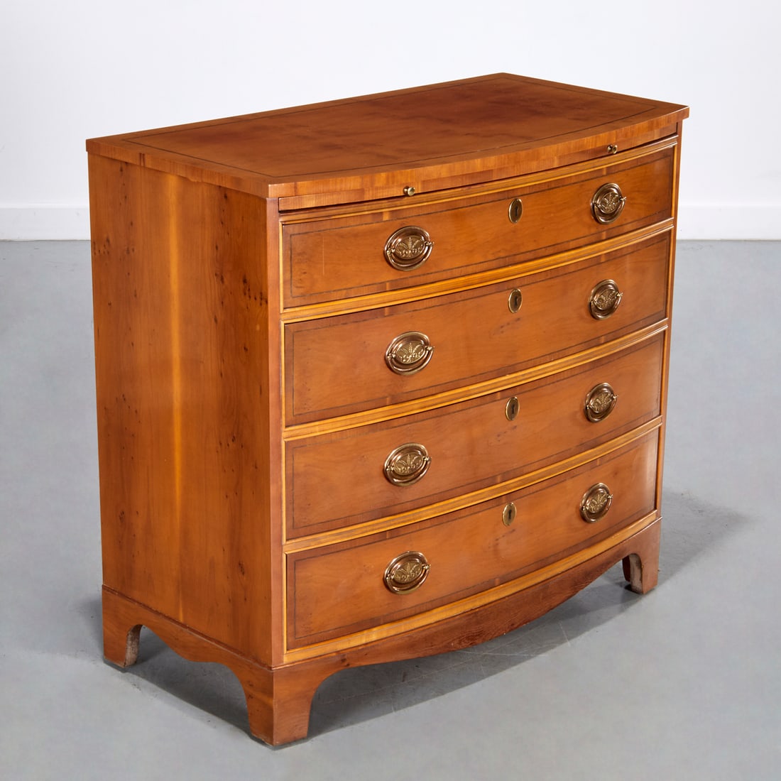 Baker Georgian style bow front serving chest (1 of 10)