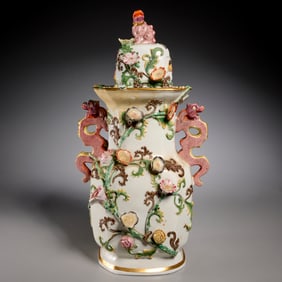 Antique Chinese Export style porcelain urn